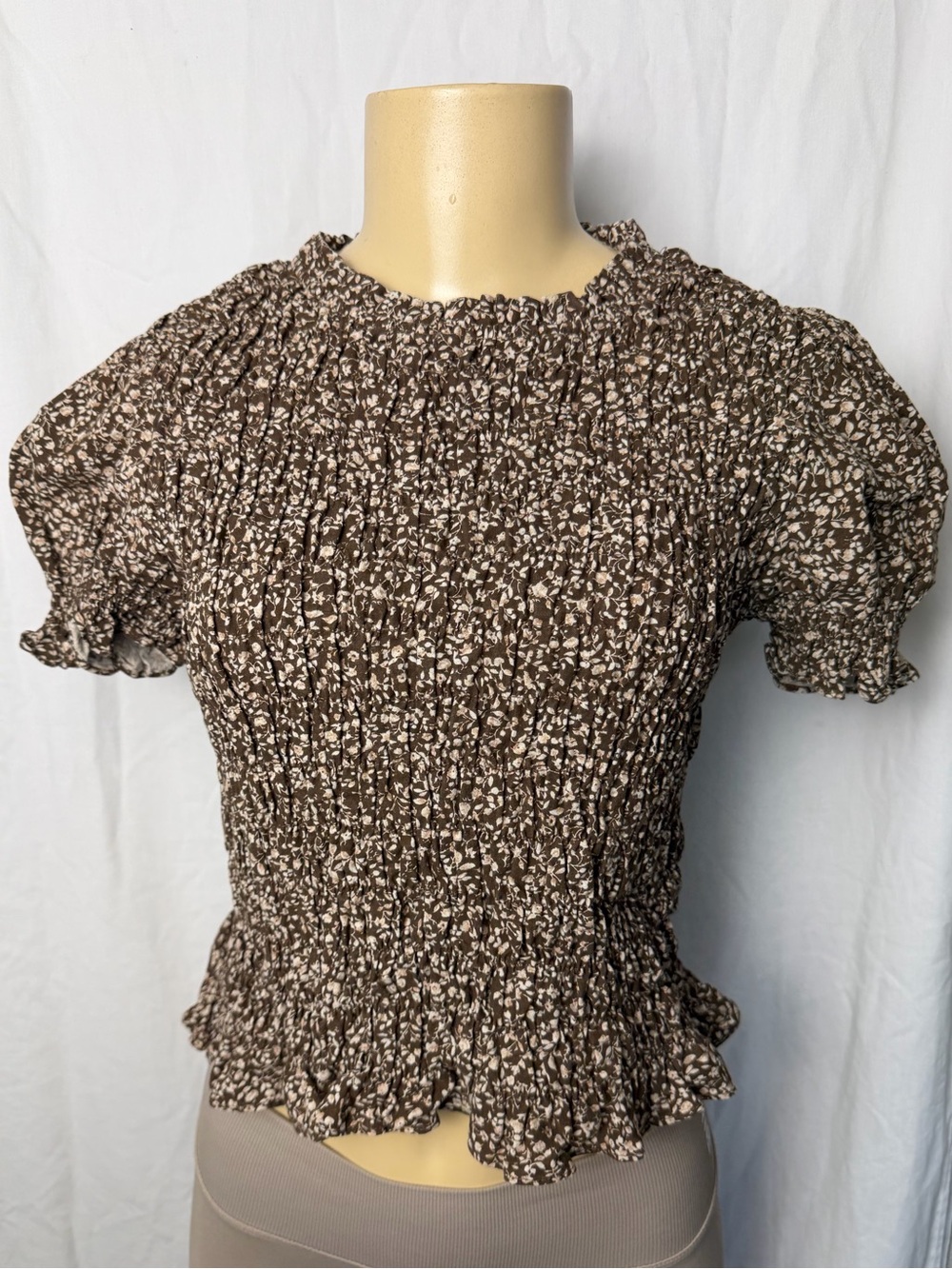 Neuflora Smocked Brown Floral Short-Sleeve Blouse small